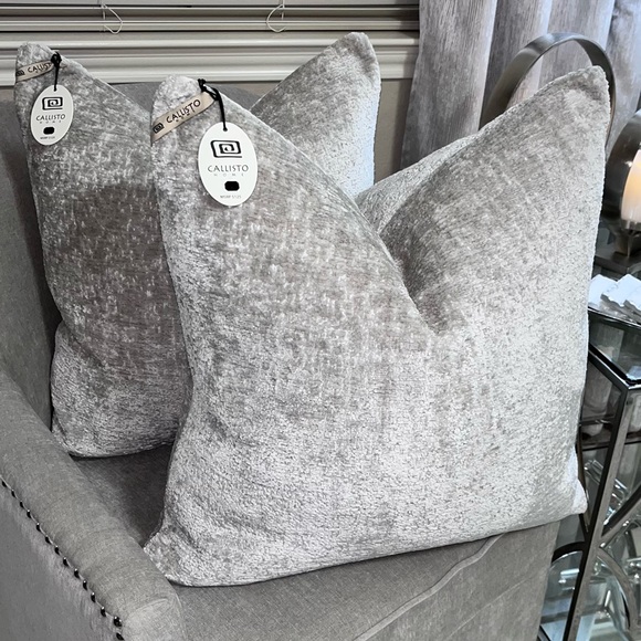 1-NWT CALLISTO HOME VELVET BOUCLE DECORATIVE PILLOW Read descriptions for detail - Picture 12 of 17